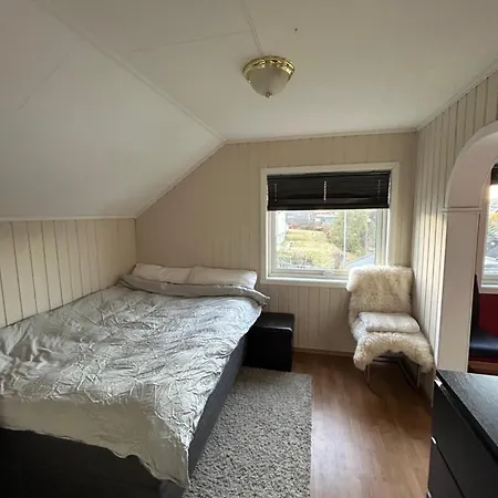 Nydelige Tromsdalen - Rom I Enebolig *