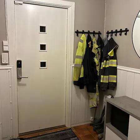 Nydelige Tromsdalen - Rom I Enebolig Homestay