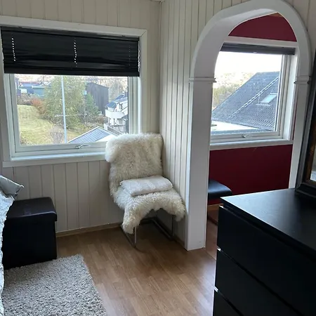 Nydelige Tromsdalen - Rom I Enebolig